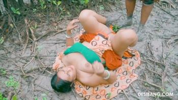 DesiBang 26 09 21 Indian MILF Gets Fucked In Sari XXX 720p MP4 XXX XC
