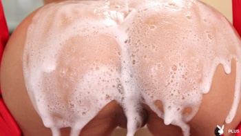PlayboyPlus 26 10 07 Chloe Amour Slippery Situation XXX 1080p MP4 WRB XC
